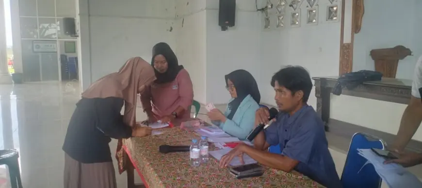 Selain Bagikan Insentif Honorarium Guru Ngaji, Camat Jenggawah Jember Sosialisasikan Program UHC