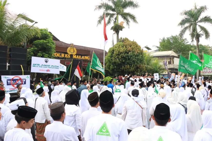 Xpose Uncensored Jadi Pemicu, Santri Malang Desak Media Nasional Hormati Ulama