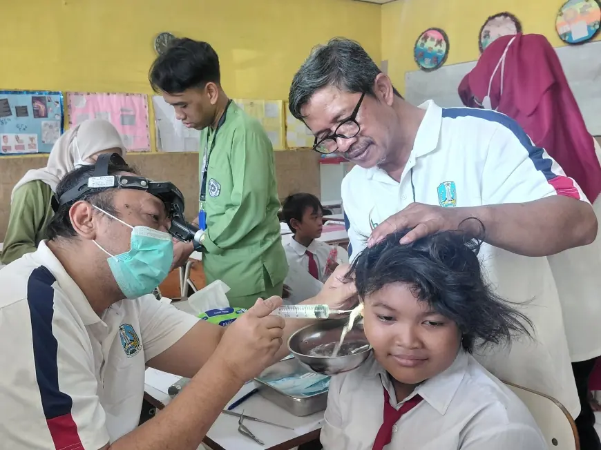 Cotton Bud Bukan Solusi, Dokter Spesialis THT RSUD Haji Ungkap Satu-satunya Cara Aman Bersihkan Telinga