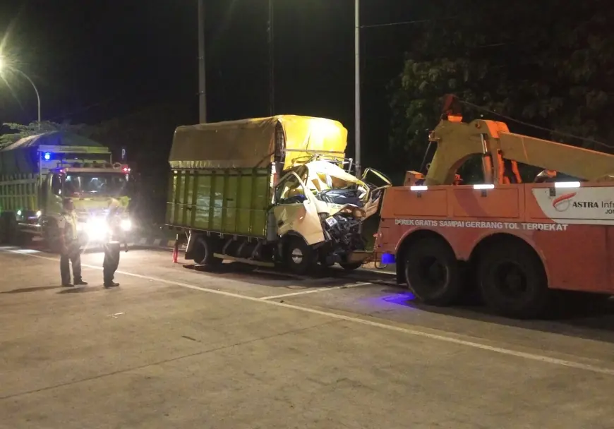 Kecelakaan Truk di Tol Jomo, Dua Orang Patah Kaki