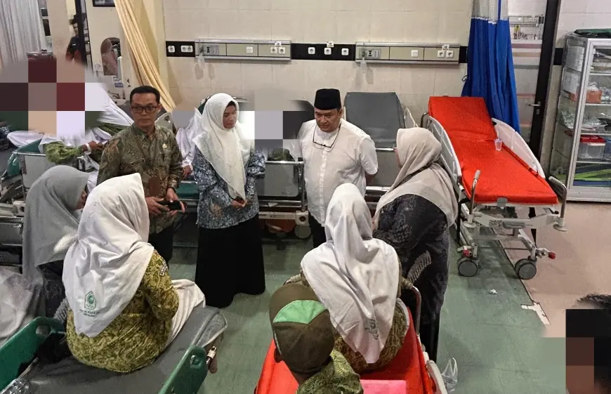 Sekda Kabupaten Malang Tinjau Pasien MTs Al Khalifah di RSUD Kanjuruhan