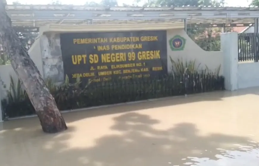 Desa Deliksumber Gresik Kembali Diterjang Banjir, Aktivitas Warga Terganggu
