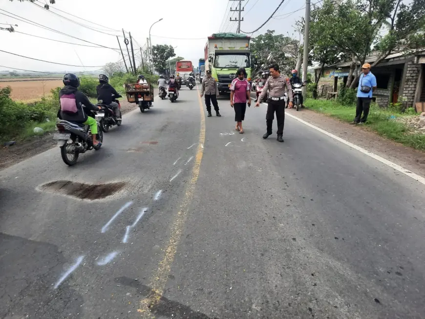 Adu Banteng, Pengendara Motor di Gresik Tewas Tertabrak Truk Tronton