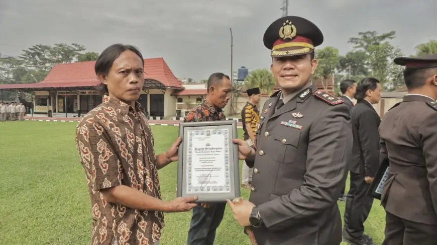 Momen Hari Sumpah Pemuda, Sejumlah Warga Dapat Penghargaan dari Polres Blitar