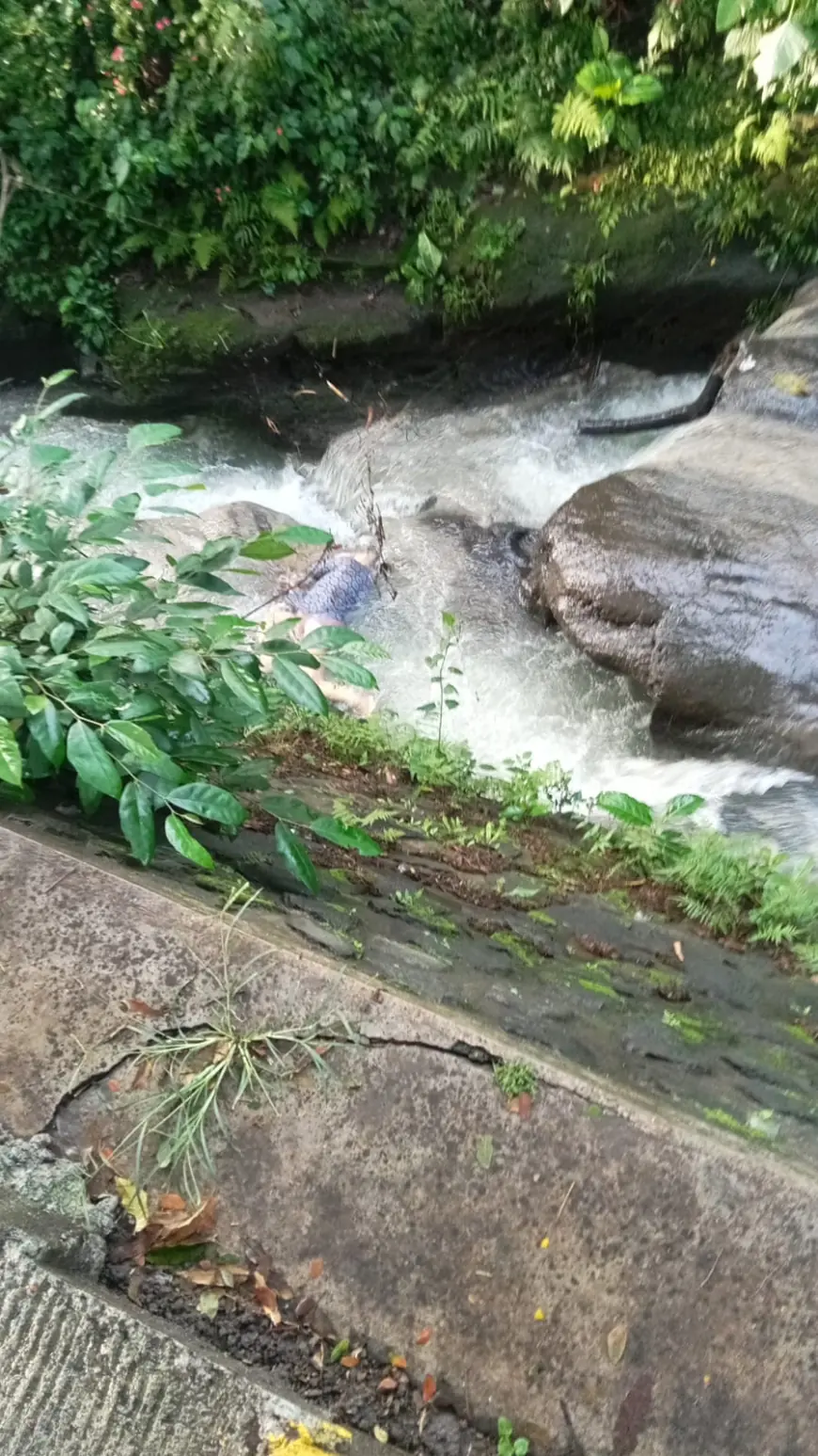 Mayat Perempuan Ditemukan Mengambang di Sungai Desa Beji, Kota Batu