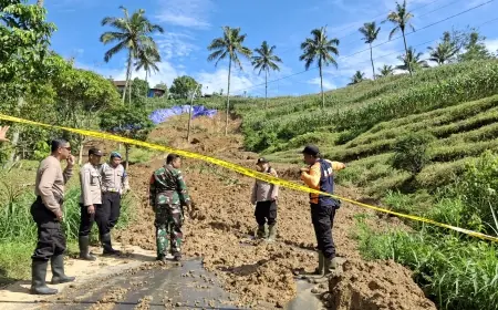 Longsor Tutup Jalan Tulungagung-Trenggalek di Pagerwojo, 17 Jam Belum Ada Penanganan