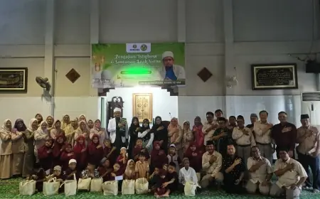Masuk Tahun Akademik Baru, STIESIA Tanamkan Nilai Kepedulian Lewat Doa Bersama dan Santunan Sosial