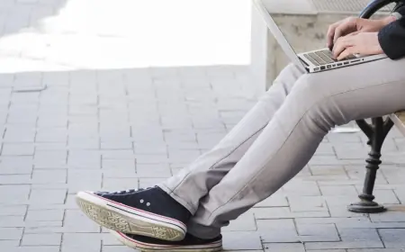 Sering Goyangin Kaki Tanpa Sadar? Kenali Gejala Restless Legs Syndrome