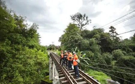 Minimalisasi Potensi Bahaya di Cuaca Ekstrem, KAI Cek Jalur Perlintasan KA di Talun-Garum