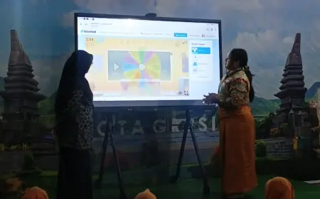 Program Prabowo, Sekolah di Gresik Mulai Gunakan Smart TV untuk Pembelajaran