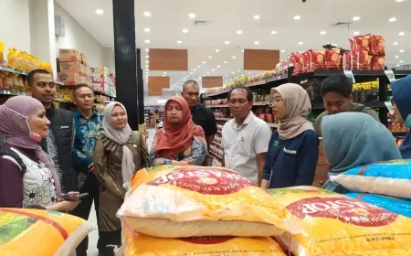 Satgas Pangan Sidak Murnimart Bondowoso, Temukan Produk Beras Pakai Kemasan Lama dengan Izin Edar Kedaluwarsa