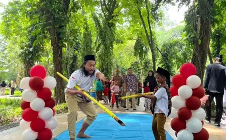 Kuatkan Ikatan Orang Tua dan Anak, TK-KB Kusuma Gelar Peragaan Busana Bertajuk "Ayahku Pahlawanku"