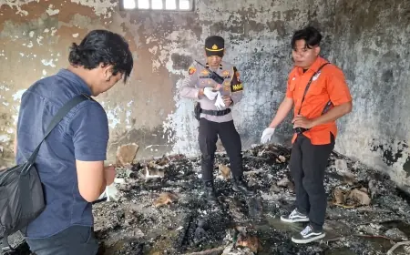 Gegara Ngecas Laptop di Atas Kasur, Rumah di Tulungagung Ludes Terbakar