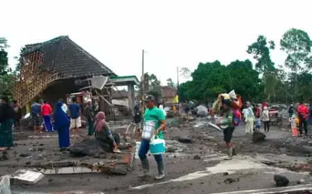 Tiga Warga Luka, Ribuan Jiwa Mengungsi Akibat Erupsi Semeru