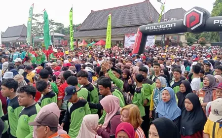 Umat Beragama Bersatu di Jalan Sehat HAB, 20 Ribu Warga Padati Alun-Alun Kanigoro Blitar