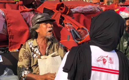 Tangis Haru Tukang Becak di Mojokerto Usai Terima Becak Listrik dari Presiden Prabowo