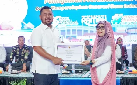Peringatan Hari Guru, Bupati Gresik Jamin Hak-hak Guru Jadi Prioritas