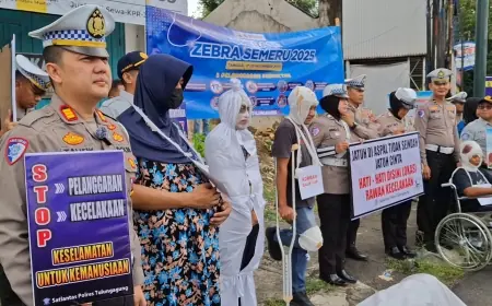 Cara Unik Satlantas Tulungagung Tekan Angka Kecelakaan, Hadirkan Korban Kecelakaan dan Pocong di Perempatan