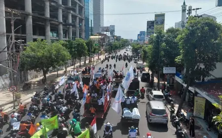 Ribuan Buruh Jatim Gelar Aksi di Surabaya, Tuntut Kenaikan UMP 2026 Jadi Rp 3,35 Juta