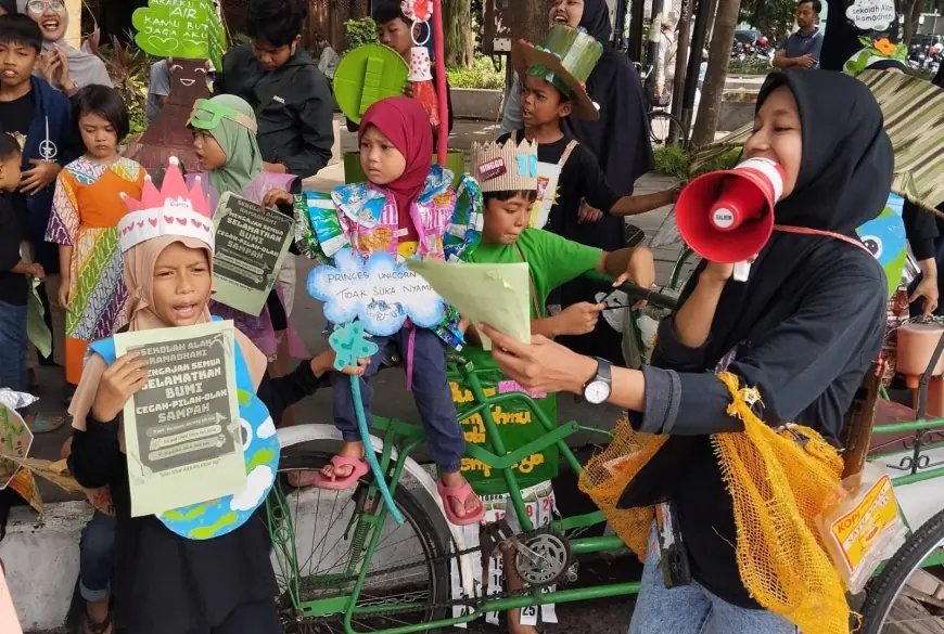 Sekolah Alam Kolaborasi dengan Berbagai Komunitas di Kediri Suarakan Kesadaran Pengelolaan Sampah