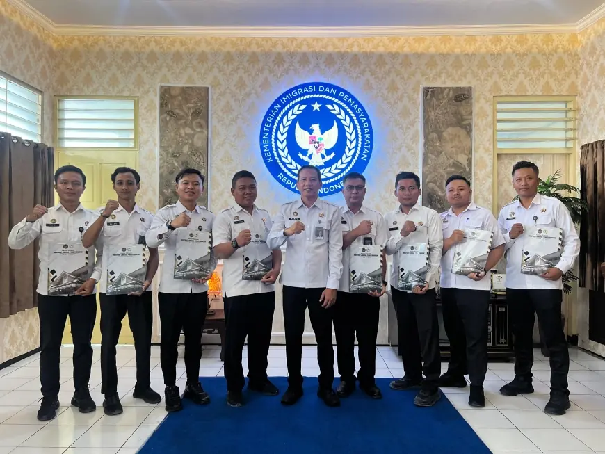 Gagalkan Penyelundupan Narkoba di Penjara, Delapan Pegawai Lapas Bojonegoro Diganjar Penghargaan