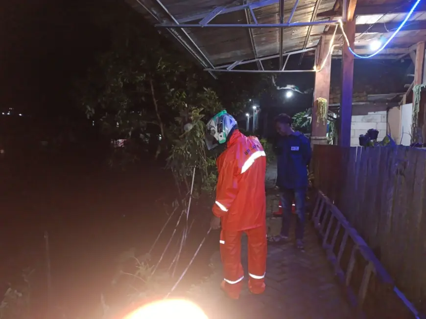 Jalan Pemukiman di Pujon Malang Tertutup Longsor, Warga Butuh Bantuan Mendesak
