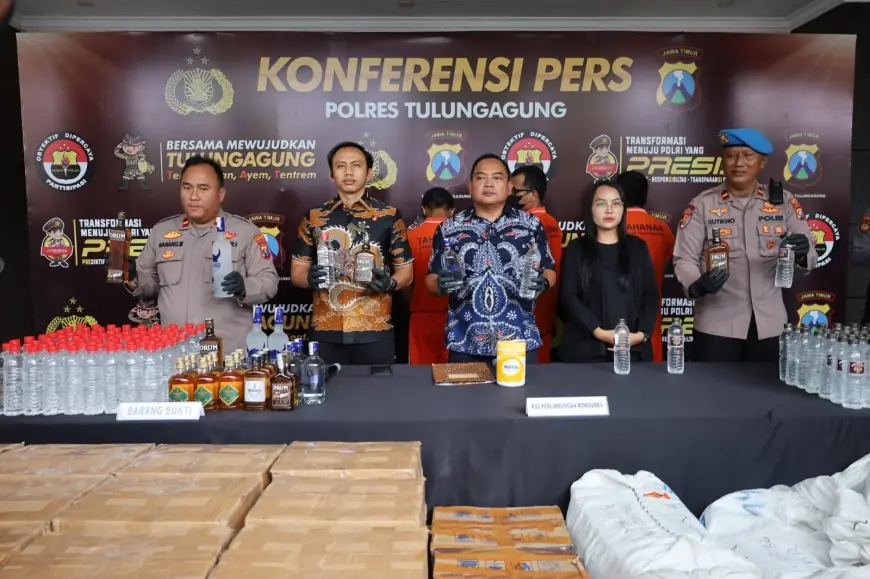 Polres Tulungagung Bongkar Jaringan Miras Online Sistem COD, Ribuan Botol Miras Disita