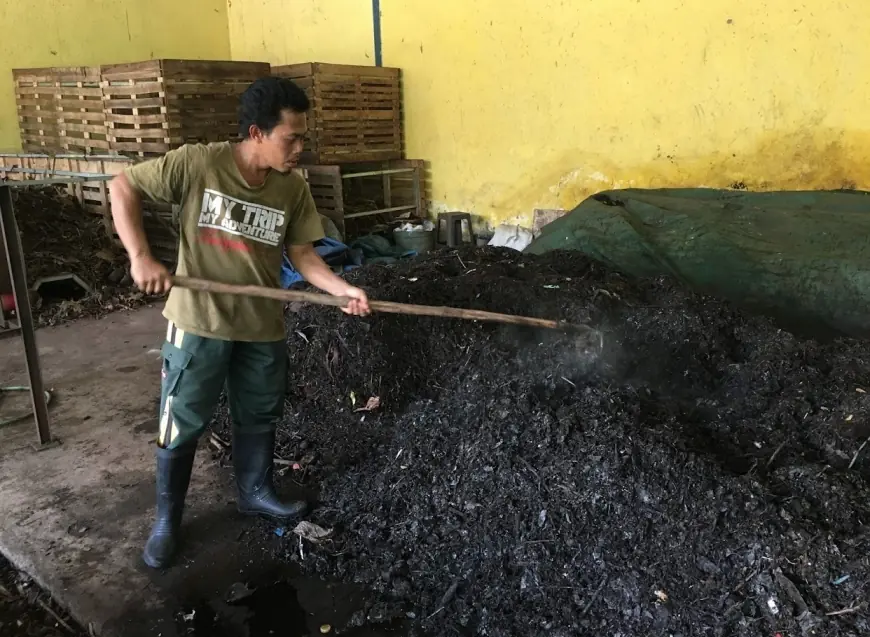Warga Gresik Sulap Sampah Organik Jadi Duit, Penjualan Capai 1,3 Juta Per Bulan