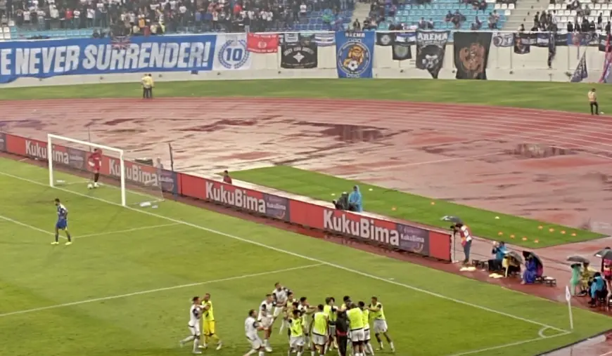 Sembilan Kartu Kuning dan Dua Merah Warnai Kekalahan Arema FC dari Persija
