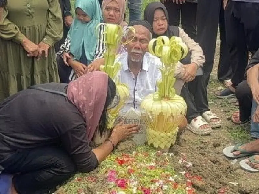 Dua Bulan Hilang Saat Demo Agustus, Jenazah Demonstran Reno Dimakamkan di Surabaya