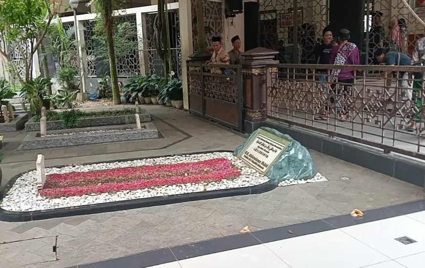 Makam Gus Dur di Jombang Dipadati Peziarah Pasca Pengukuhan Pahlawan Nasional