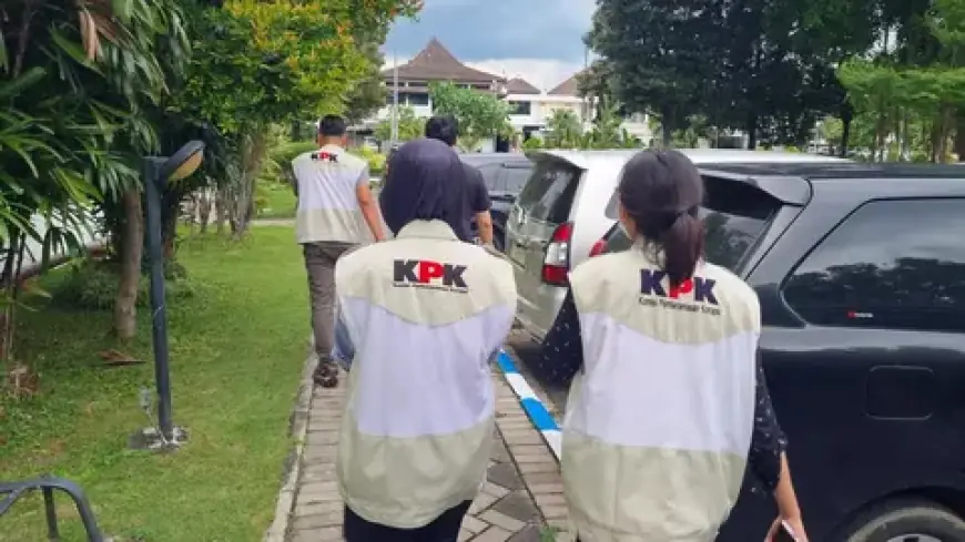 KPK Amankan Sejumlah Dokumen Saat Geledah Kantor Bupati Ponorogo