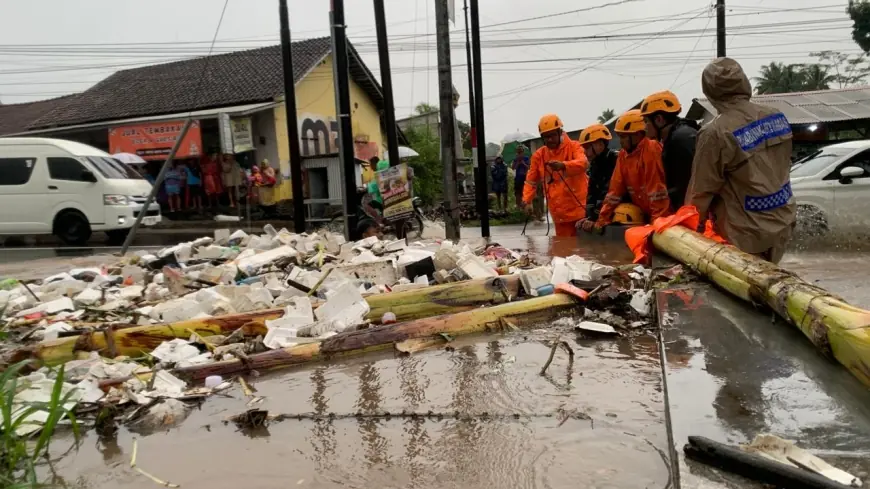 Diguyur Hujan 3 Jam Tanpa Henti, Sejumlah Rumah Warga di Bondowoso Tergenang