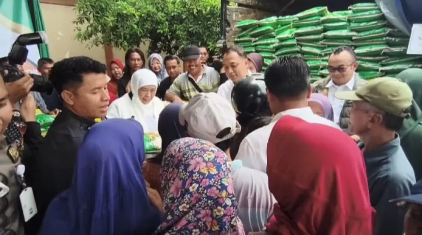 Di Tengah Melonjaknya Harga Sembako Akhir Tahun, Ratusan Warga Serbu Pasar Murah Pemprov Jatim di Benowo