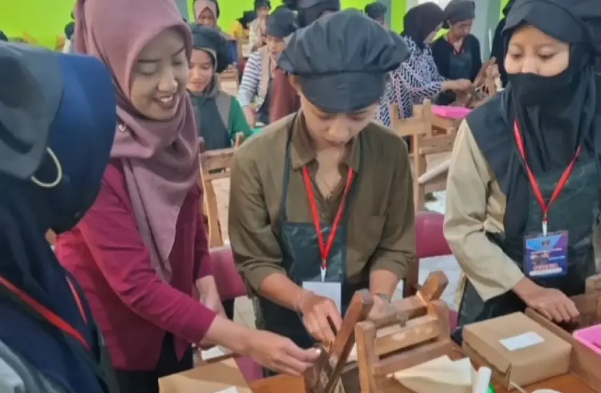 Manfaatkan DBHCHT, Disperindag Kabupaten Blitar Uji Mutu Produk Rokok Lokal ke Jember