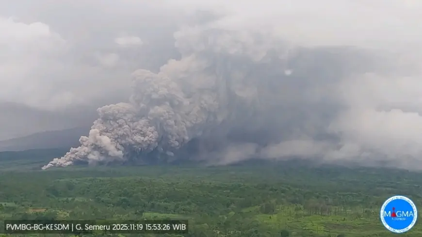 Gunung Semeru Erupsi Sore Ini, Kolom Abu Capai 2.000 Meter
