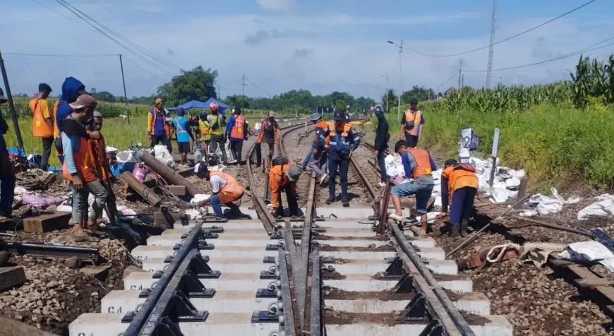 Tingkatkan Keselamatan Jelang Angkutan Nataru, KAI Daop 7 Madiun Lakukan Penggantian Wesel di Stasiun Talun