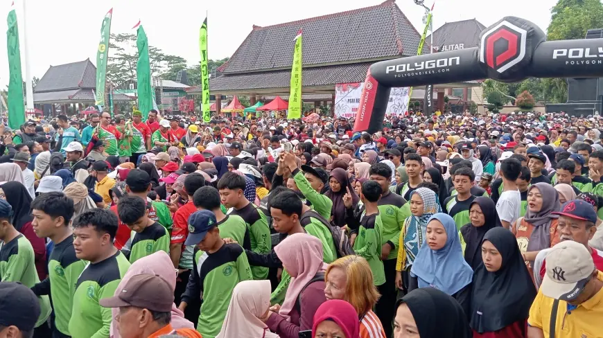 Umat Beragama Bersatu di Jalan Sehat HAB, 20 Ribu Warga Padati Alun-Alun Kanigoro Blitar