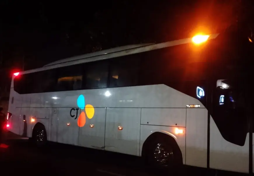 Bus Milik PT Cheil Jedang Tabrak Motor Pelajar di Jombang, 1 Tewas