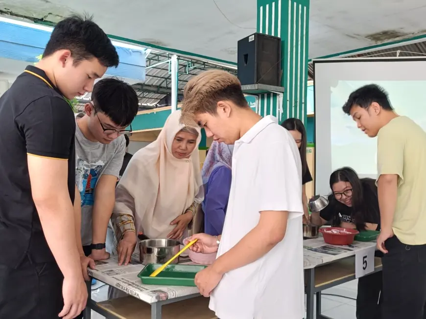 Solusi Kurangi Sampah Plastik, PCU Ajak Warga Siwalankerto Surabaya Buat Edible Plastic