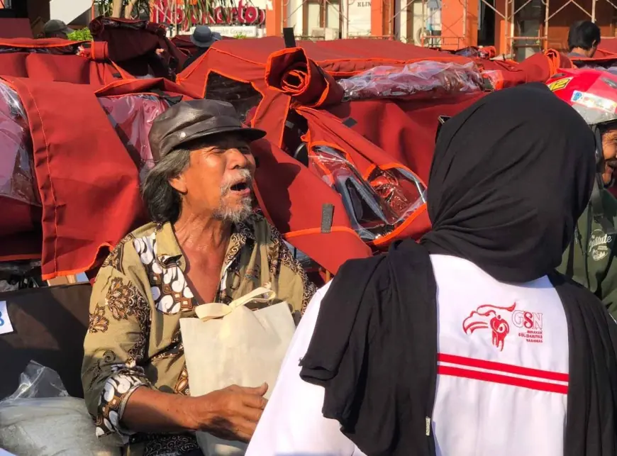 Tangis Haru Tukang Becak di Mojokerto Usai Terima Becak Listrik dari Presiden Prabowo