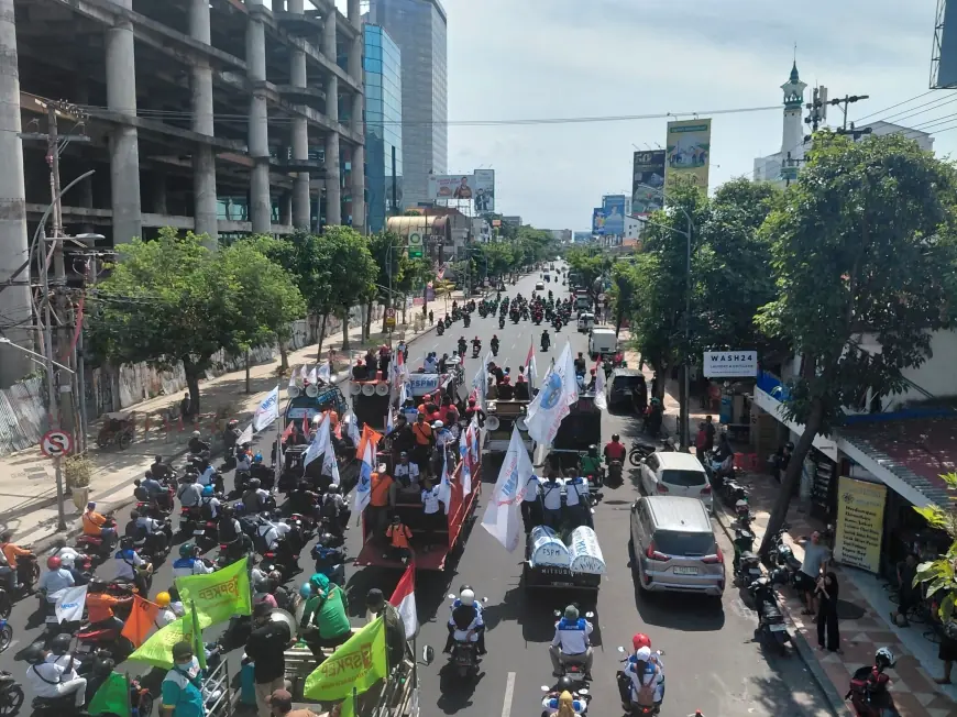 Ribuan Buruh Jatim Gelar Aksi di Surabaya, Tuntut Kenaikan UMP 2026 Jadi Rp 3,35 Juta