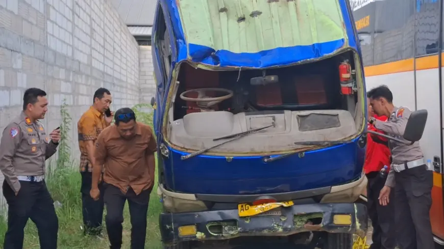 Truk Tangki Diduga Muatan Solar Terguling di JLS Tulungagung, Sopir Menghilang dan Nopol Tidak Sesuai