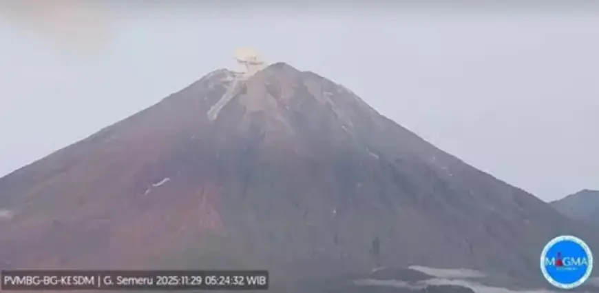 Status Semeru Turun Siaga: Awan Panas dan Lahar Tetap Jadi Bahaya Serius
