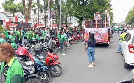 Aksi Konvoi Driver Ojol di Blitar, Suarakan Penghapusan Zona Merah Penjemputan Penumpang
