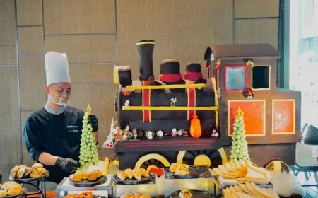 Grand Mercure Malang Mirama Hadirkan Kereta Cokelat Raksasa sebagai Ikon Natal dan Tahun Baru 2025