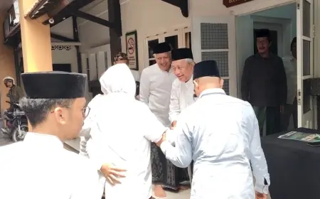 Mustasyar PBNU Berkunjung ke Pesantren Tebuireng Jombang
