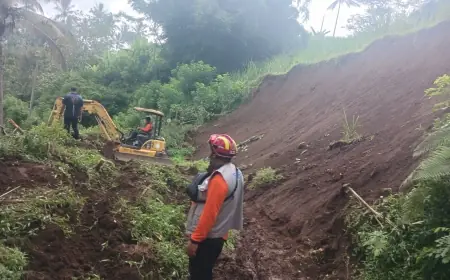 Tanah Longsor 17 Meter Tutup Akses Desa di Tirtoyudo Malang, Lalin Hanya Bisa Dilalui R2