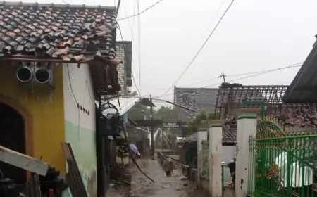 Cuaca Ekstrem, 63 Rumah di Tuban Rusak Dihantam Angin Kencang