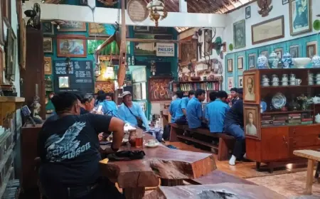 Melangkah ke Masa Lalu di Warung Baroe Lama Kediri